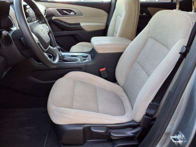 Used 2023 Chevrolet Traverse LS FWD image 9
