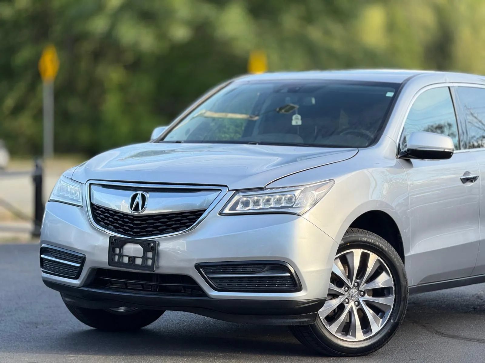 Used 2014 Acura MDX w/ Tech & Entertainment Pkg AWD/4WD image 2