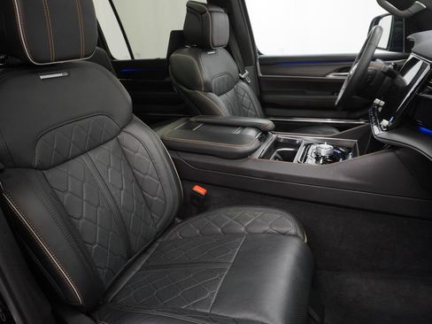 Certified 2025 Jeep Grand Wagoneer Series III w/ Rear Seat Video Group 1 AWD/4WD image 52