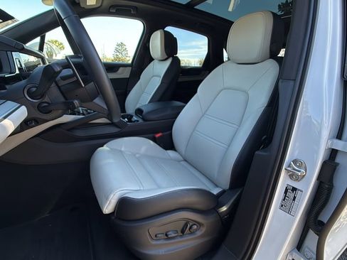 Certified 2026 Porsche Cayenne image 5