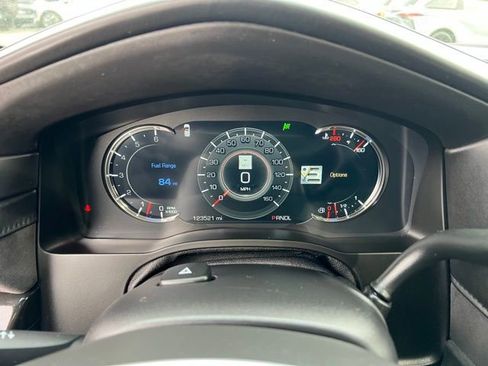 Used 2017 Cadillac Escalade Platinum AWD/4WD image 16