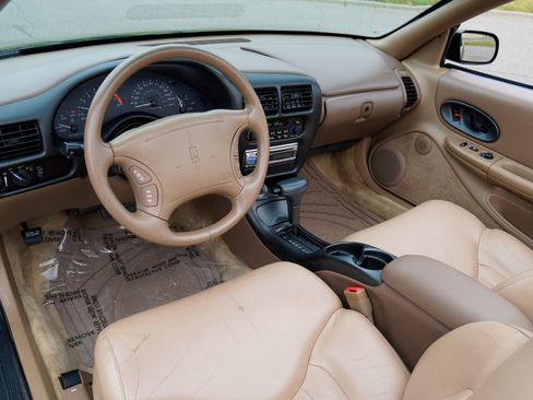 Used 1995 Oldsmobile Cutlass Supreme Convertible FWD image 11