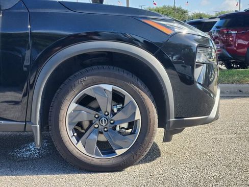 Used 2024 Nissan Rogue SV FWD image 8
