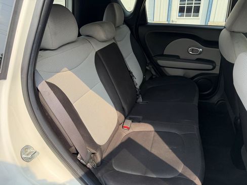 Used 2016 Kia Soul FWD image 16