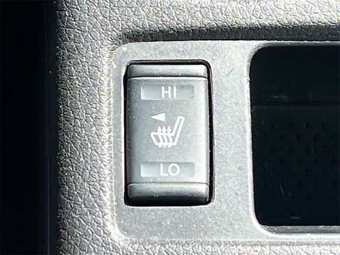 Used 2022 Nissan Rogue Sport SL w/ Premium Package image 21