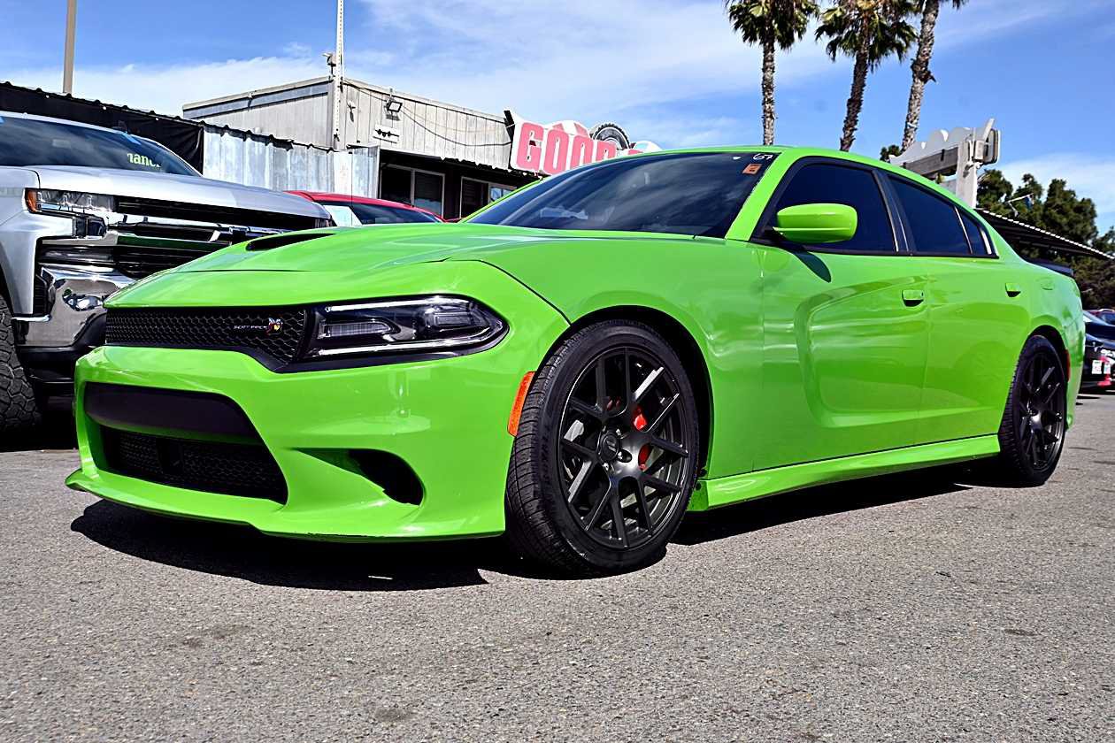 Used 2017 Dodge Charger R/T Scat Pack w/ Technology Group RWD image 1