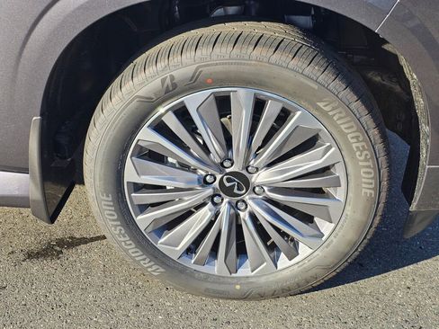 New 2025 INFINITI QX80 Luxe image 9