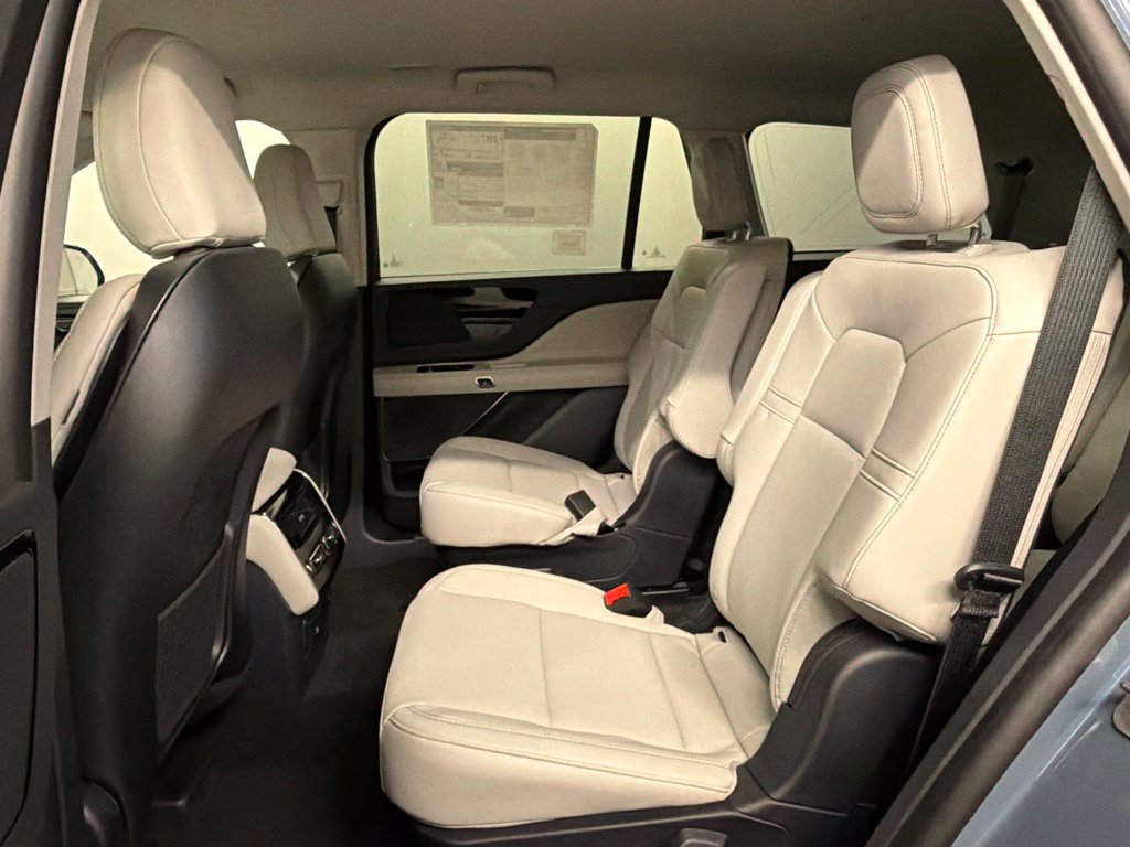 Used 2026 Lincoln Aviator AWD image 33
