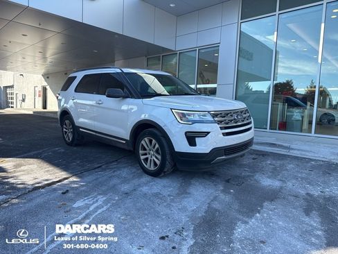 Used 2018 Ford Explorer XLT image 1
