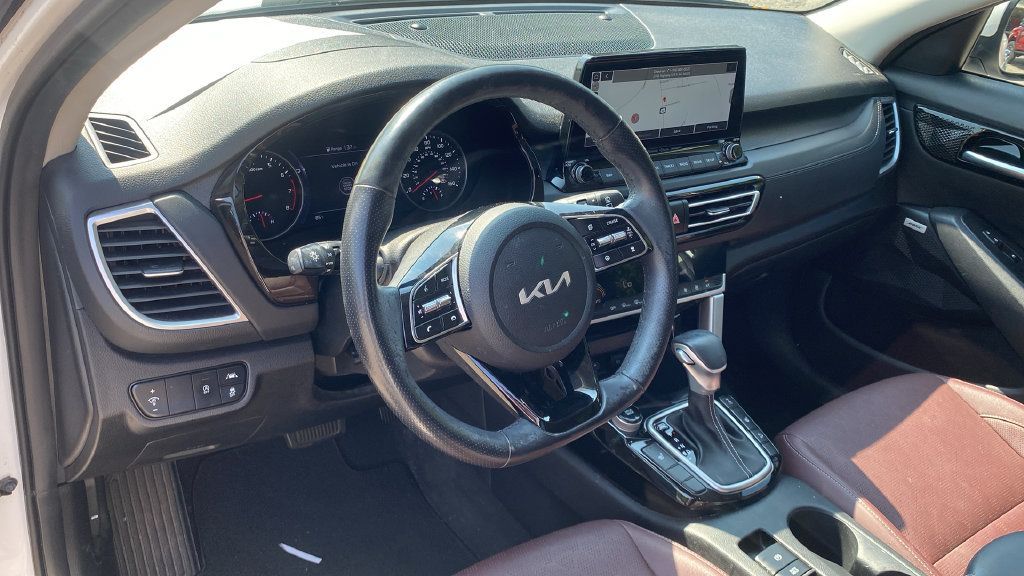 Used 2022 Kia Seltos SX w/ Sunroof Package AWD/4WD image 15