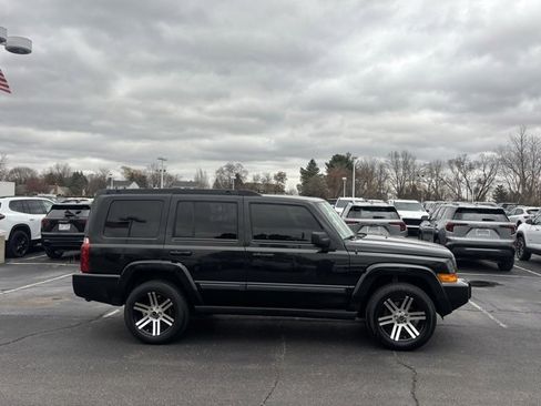 Used 2009 Jeep Commander Sport image 4