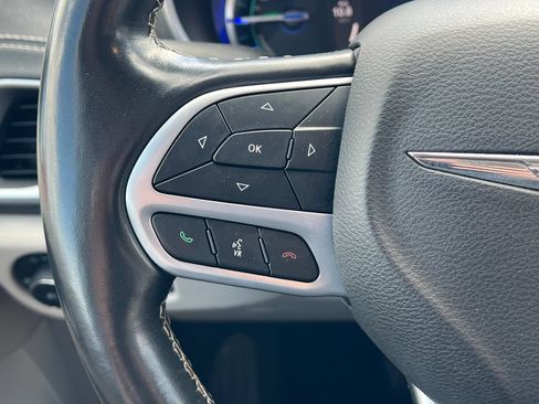 Used 2021 Chrysler Pacifica Touring-L FWD image 29
