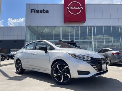 New 2025 Nissan Versa SR w/ Trunk Package