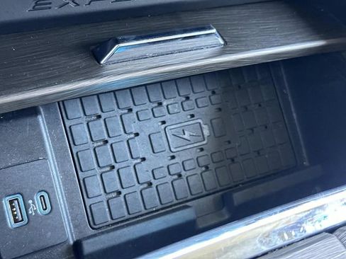 Used 2023 Ford Expedition Limited image 29