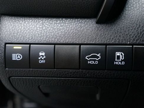 Used 2020 Toyota Camry XLE image 22