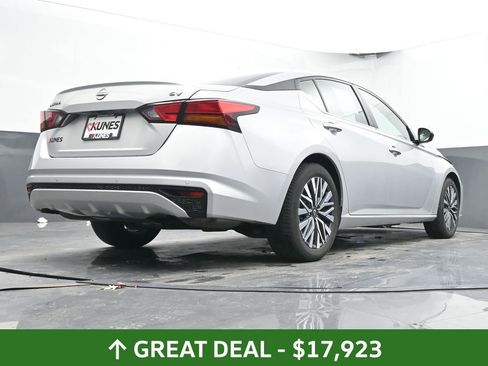 Used 2024 Nissan Altima 2.5 SV FWD image 48