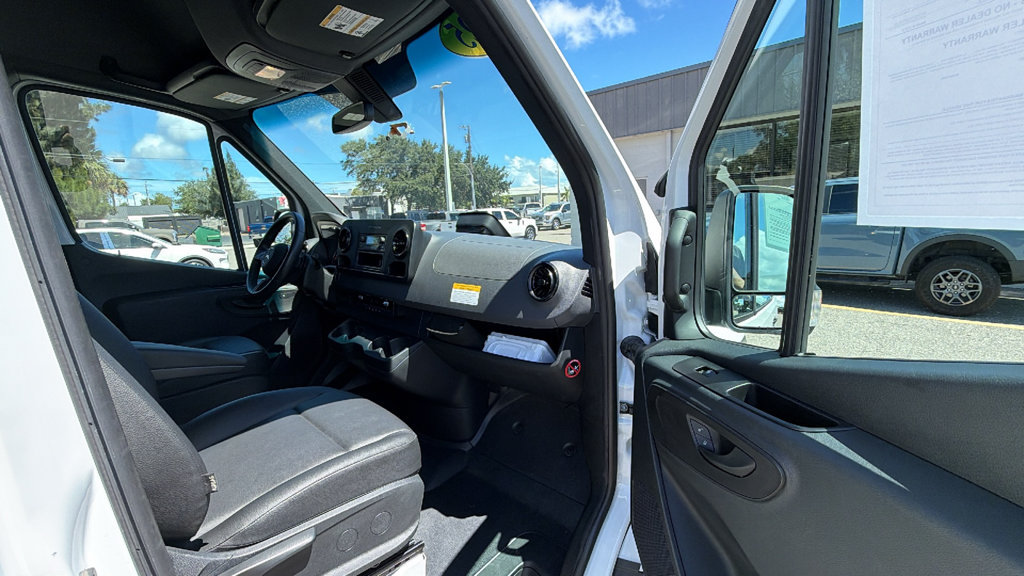 Used 2025 Mercedes-Benz Sprinter 2500 image 28