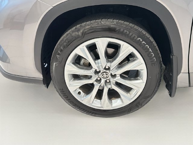 Used 2026 Toyota Highlander Limited AWD/4WD image 26