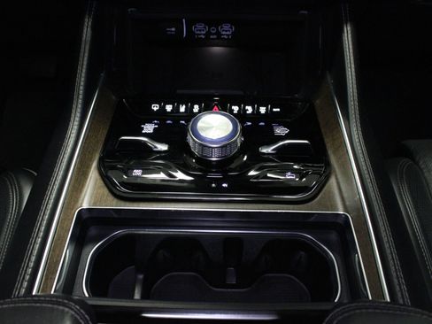 Used 2022 Jeep Grand Wagoneer Series II AWD/4WD image 24