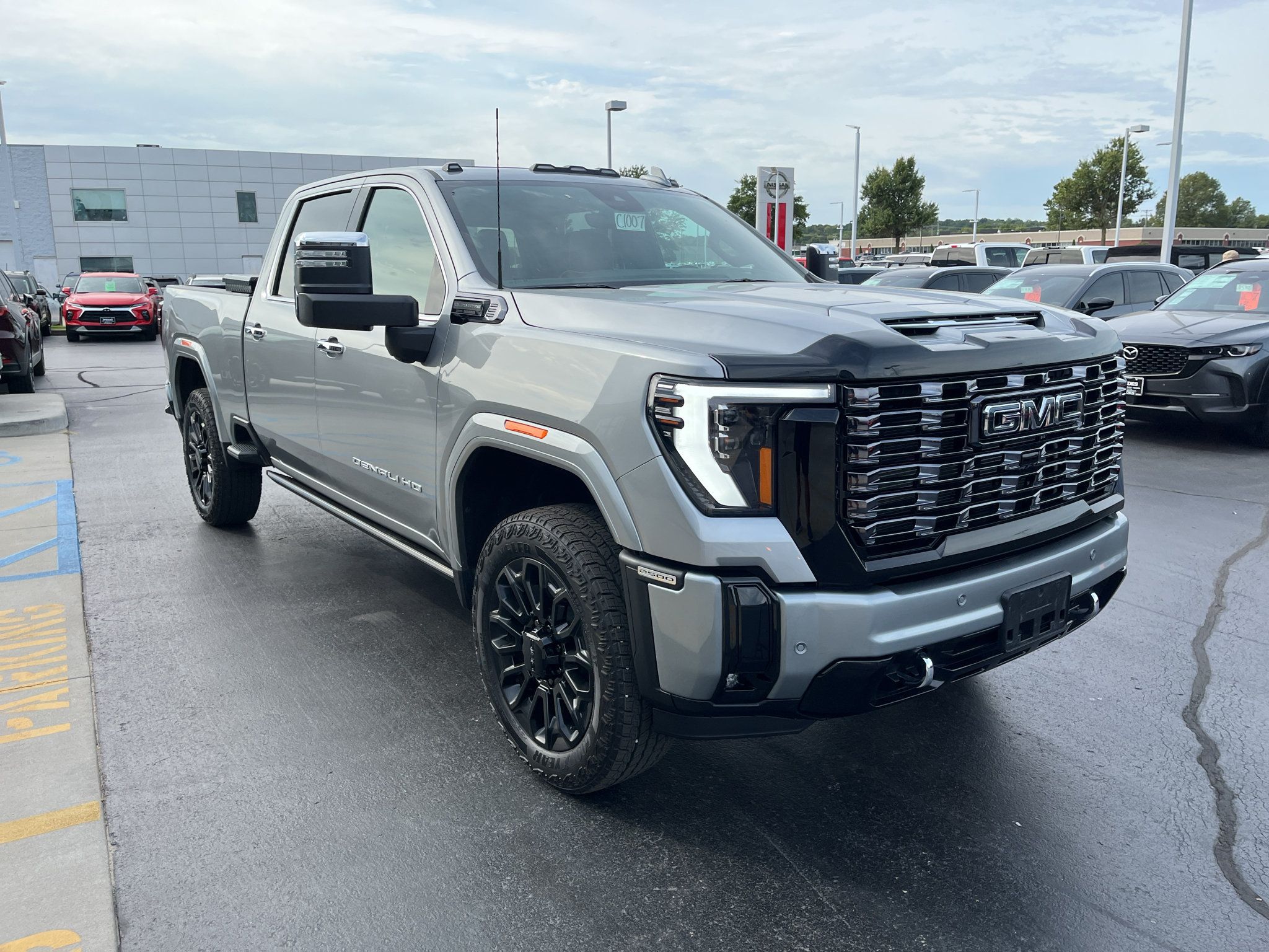 Used 2025 GMC Sierra 2500 Denali Ultimate AWD/4WD image 6