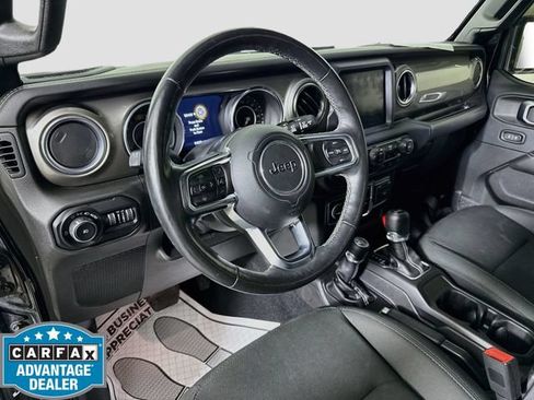 Used 2018 Jeep Wrangler Unlimited Sahara AWD/4WD image 9