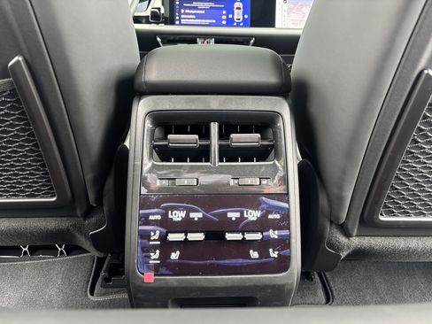 New 2025 Porsche Macan 4 Electric AWD/4WD image 36