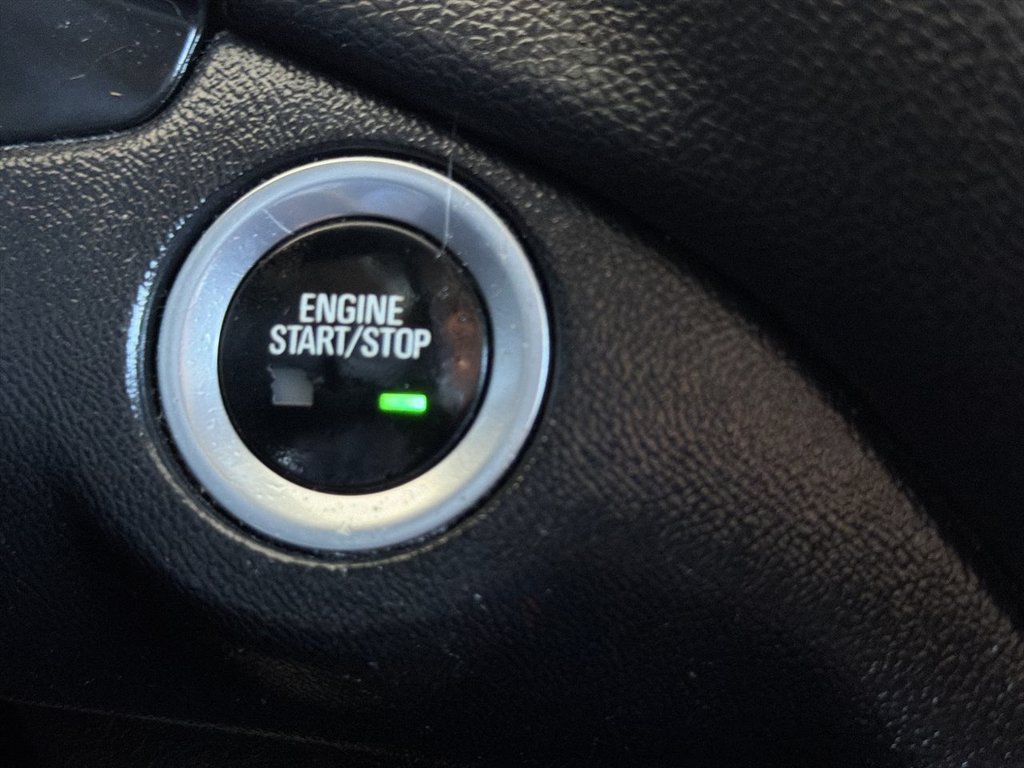 Used 2018 Chevrolet Equinox LT w/ Sun & Infotainment Package FWD image 17