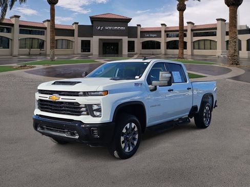 Used 2025 Chevrolet Silverado 2500 Custom w/ Custom Value Package AWD/4WD image 4