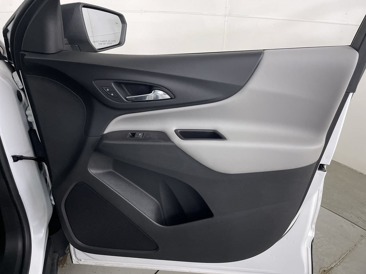 Used 2022 Chevrolet Equinox LS AWD/4WD image 24