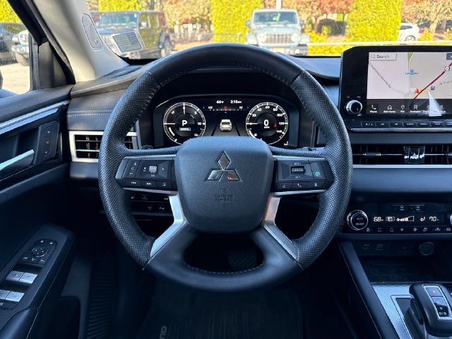 Used 2023 Mitsubishi Outlander SEL AWD/4WD image 9