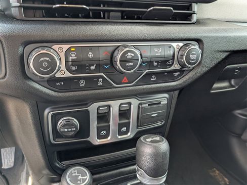 Used 2024 Jeep Wrangler Sport S image 32