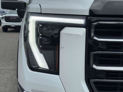 Used 2024 GMC Sierra 2500 AT4 w/ AT4 Premium Plus Package AWD/4WD image 6