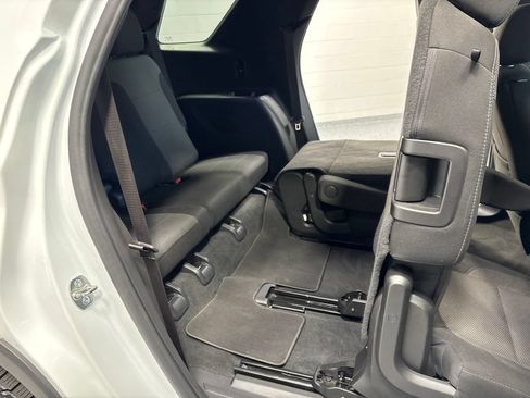 Used 2023 Chevrolet Traverse LT AWD/4WD image 39