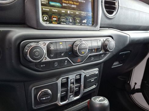 Certified 2018 Jeep Wrangler Unlimited Sahara image 16