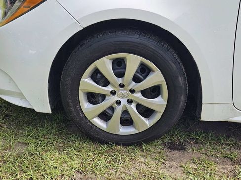 Used 2022 Toyota Corolla LE FWD image 11