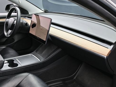 Used 2021 Tesla Model 3 Standard Range Plus image 39