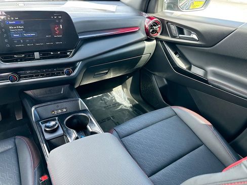 Used 2025 Chevrolet Equinox RS image 24