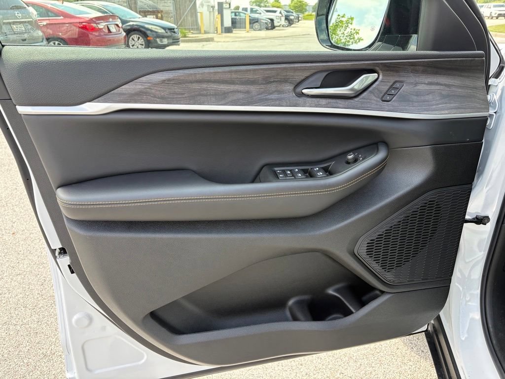 New 2026 Jeep Grand Cherokee Limited AWD/4WD image 8