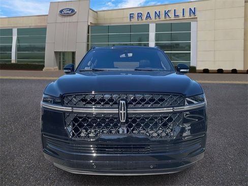 New 2025 Lincoln Navigator Reserve w/ Jet Appearance Package image 2