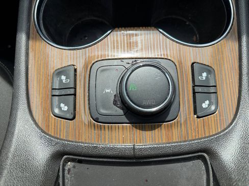 Used 2023 GMC Acadia SLE w/ Infotainment Package AWD/4WD image 18