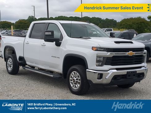 Used 2025 Chevrolet Silverado 2500 LT w/ Convenience Package AWD/4WD image 1