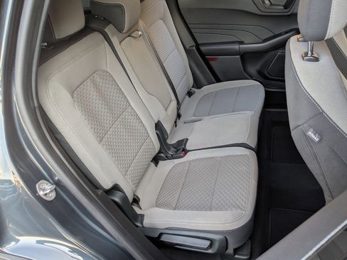 Used 2022 Ford Escape SE w/ SE Sport Appearance Package image 19