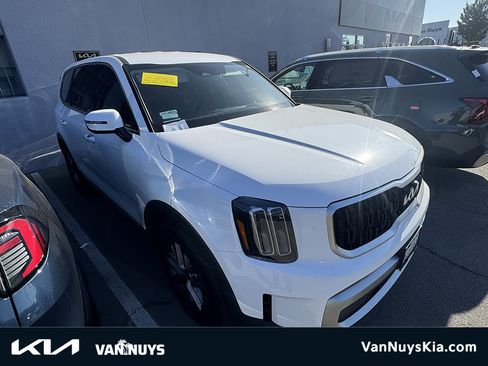 Used 2024 Kia Telluride LX FWD image 1