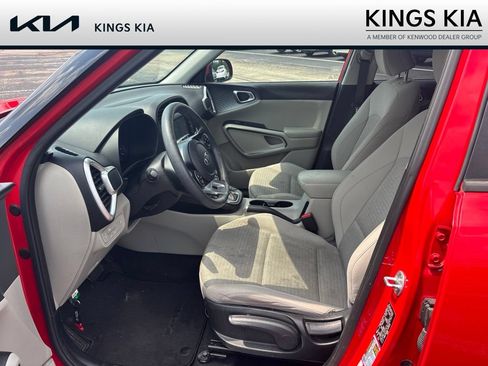 Used 2020 Kia Soul S FWD image 4