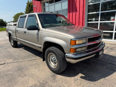 Used 1999 Chevrolet Silverado 2500 4x4 Crew Cab w/ Preferred Equipment Group 2 image 2