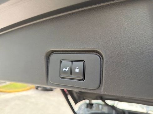 Used 2023 Nissan Rogue SL image 35