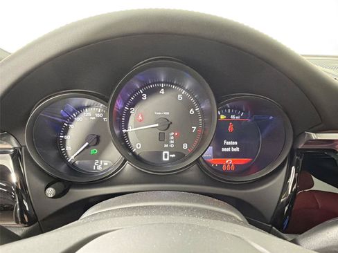 Certified 2026 Porsche Macan AWD/4WD image 19