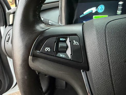 Used 2015 Chevrolet Volt FWD image 32