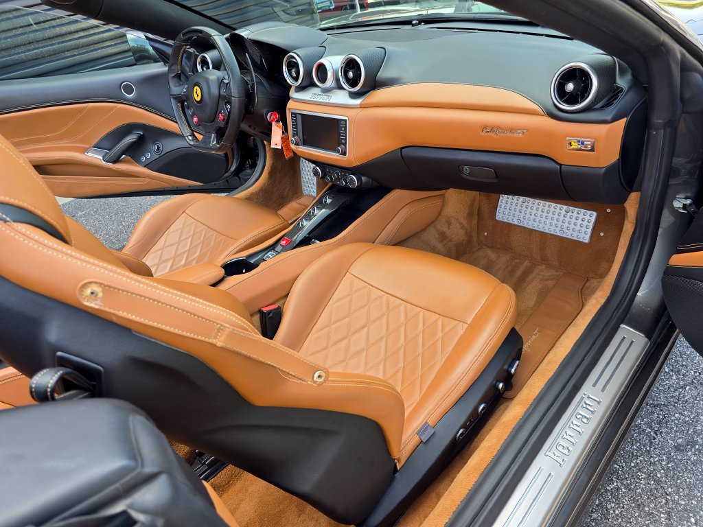Used 2015 Ferrari California T RWD image 39