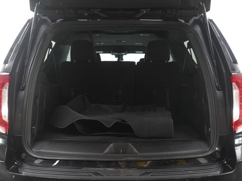 Used 2023 GMC Yukon XL SLE image 18